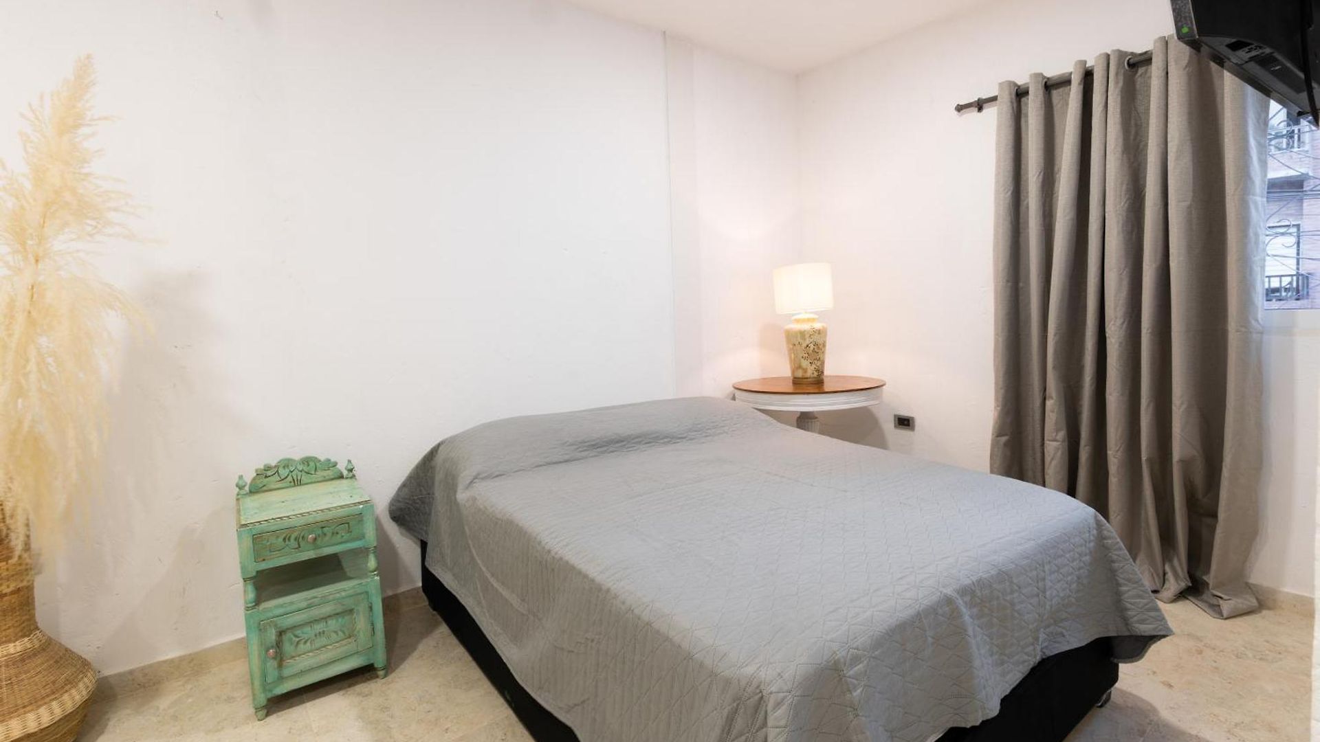 Oasis Colonial Apartment