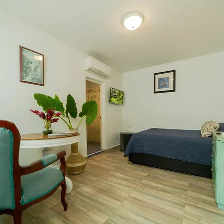 Oasis Colonial Apartment *
